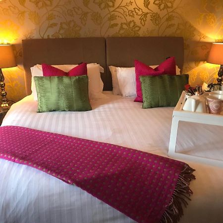 Willow Cottage B&B Yeadon ภายนอก รูปภาพ