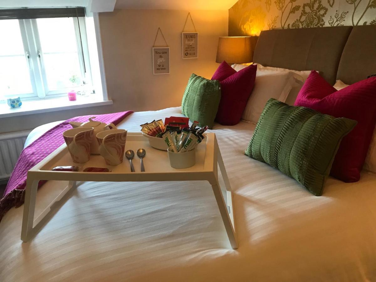 Willow Cottage B&B Yeadon ภายนอก รูปภาพ