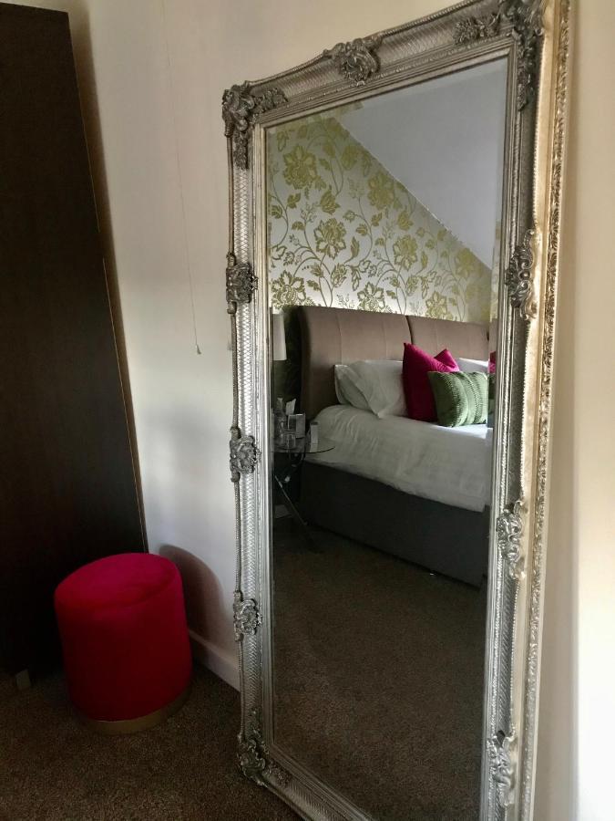 Willow Cottage B&B Yeadon ภายนอก รูปภาพ