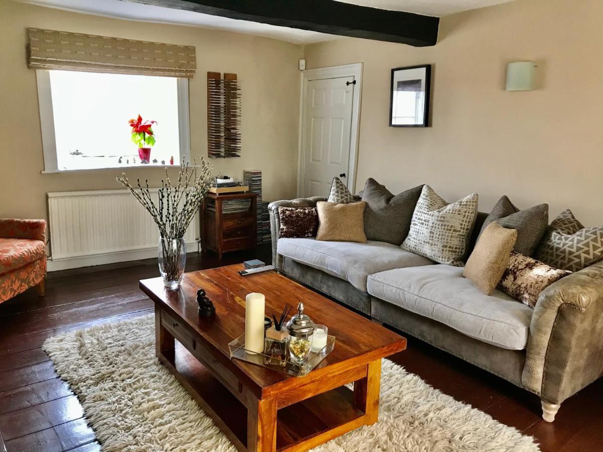 Willow Cottage B&B Yeadon ภายนอก รูปภาพ