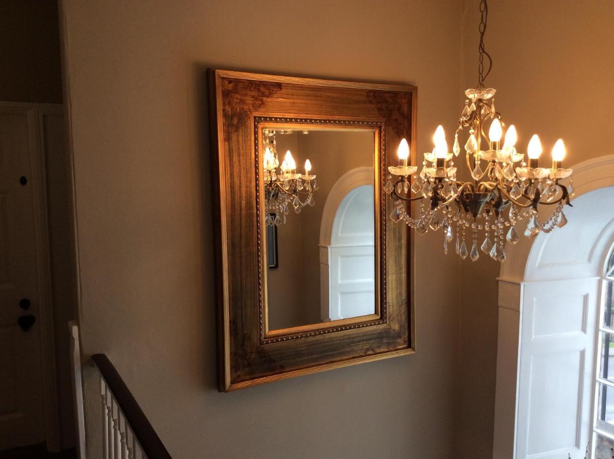 Willow Cottage B&B Yeadon ภายนอก รูปภาพ