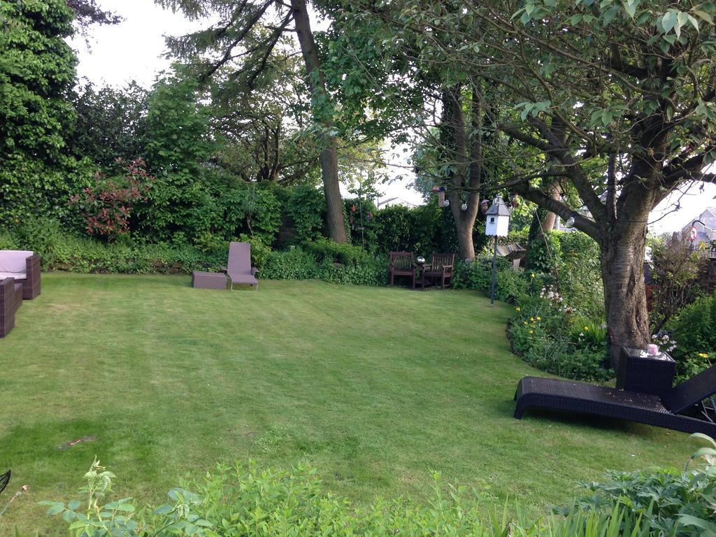 Willow Cottage B&B Yeadon ภายนอก รูปภาพ