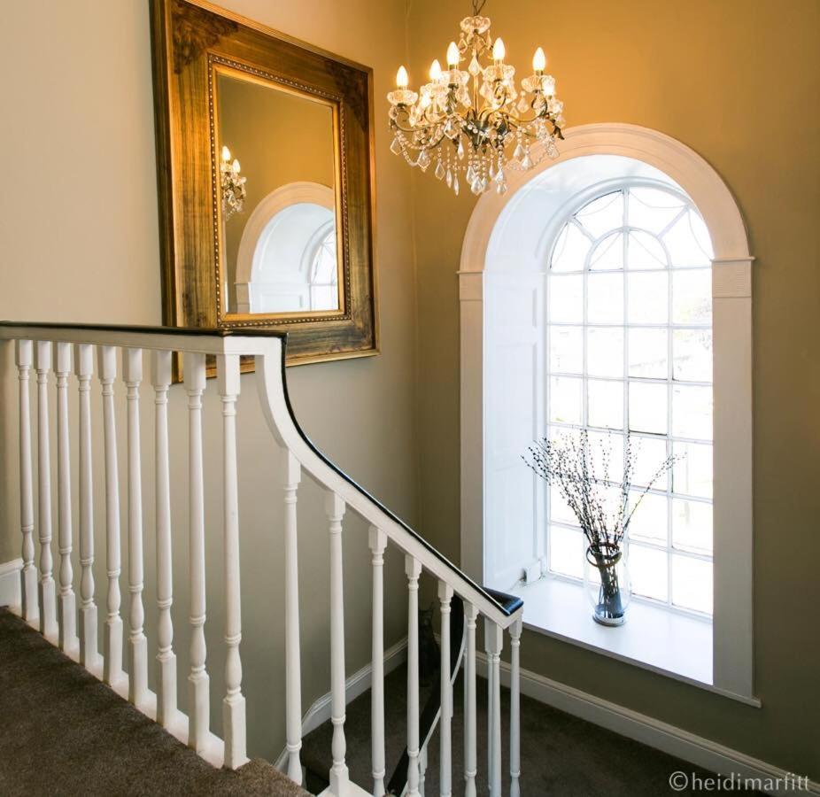 Willow Cottage B&B Yeadon ภายนอก รูปภาพ