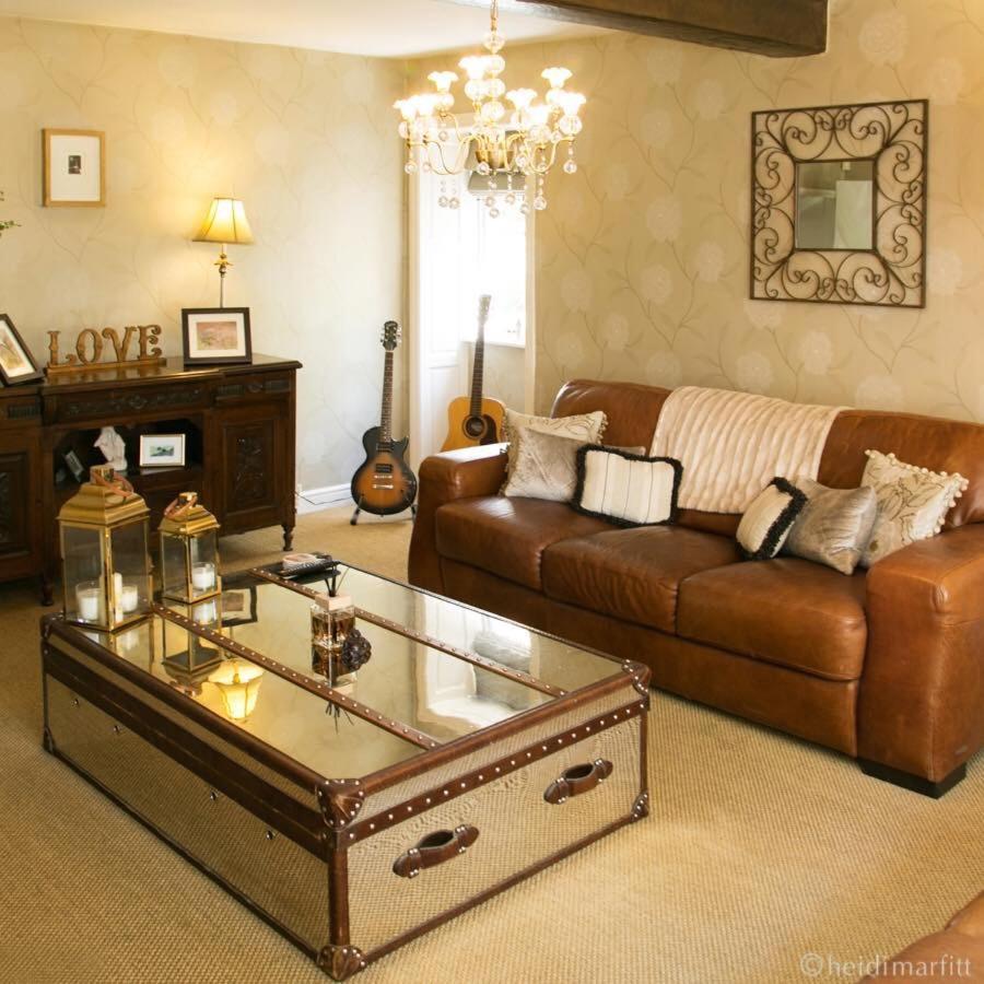 Willow Cottage B&B Yeadon ภายนอก รูปภาพ