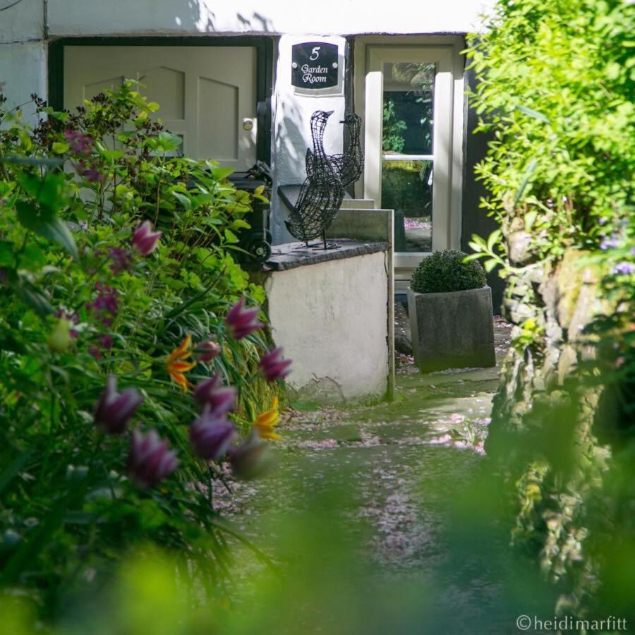 Willow Cottage B&B Yeadon ภายนอก รูปภาพ