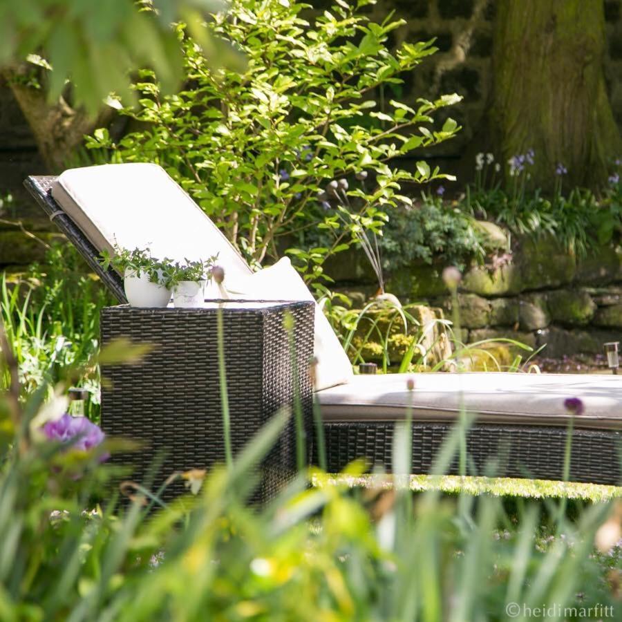 Willow Cottage B&B Yeadon ภายนอก รูปภาพ